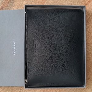 Everlane Zip Pouch in Black Leather
